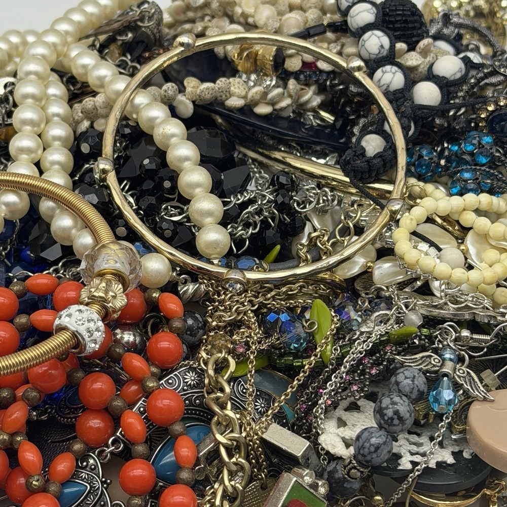 Junk Drawer Costume Jewelry Lot Estate Wearable Repair Craft Vtg Mod 2 Lb 9.2 Oz